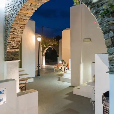 Giannakas Platis Gialos (Sifnos)